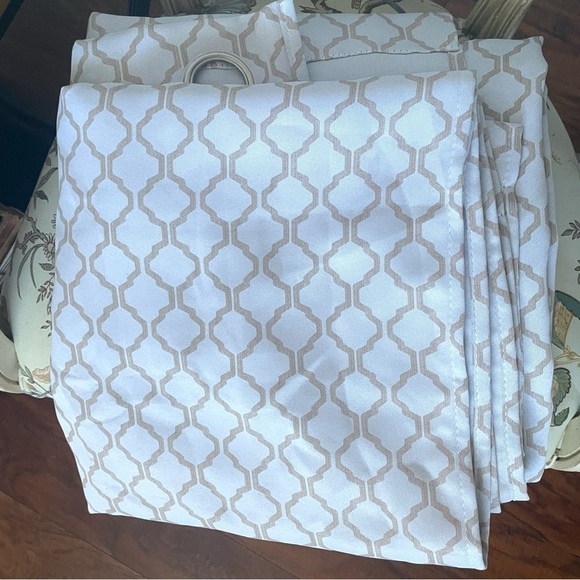 Set of Two Beautiful Curtain Panels - Picture 1 of 7